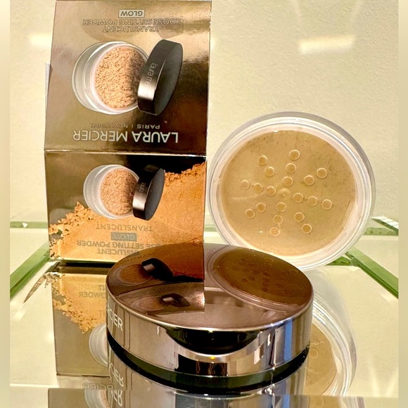 Laura Mercier
Mini Translucent Loose Setting Powder - Picture 2 of 2